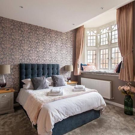 The Most Central Apartment In Canterbury Stunning Interiors, Fully Equipped, City Views And Free Wifi! Bagian luar foto