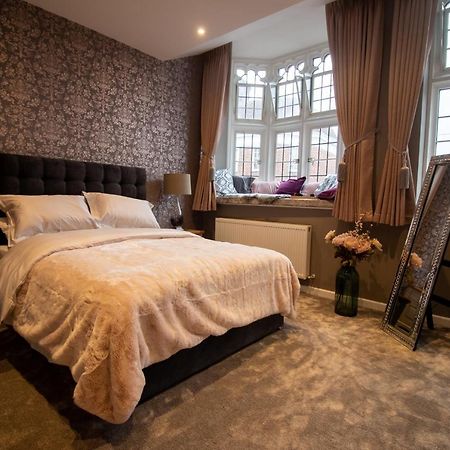 The Most Central Apartment In Canterbury Stunning Interiors, Fully Equipped, City Views And Free Wifi! Bagian luar foto