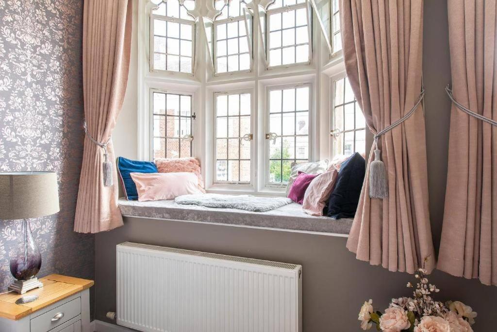 The Most Central Apartment In Canterbury Stunning Interiors, Fully Equipped, City Views And Free Wifi! Bagian luar foto
