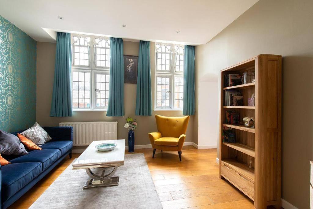 The Most Central Apartment In Canterbury Stunning Interiors, Fully Equipped, City Views And Free Wifi! Bagian luar foto