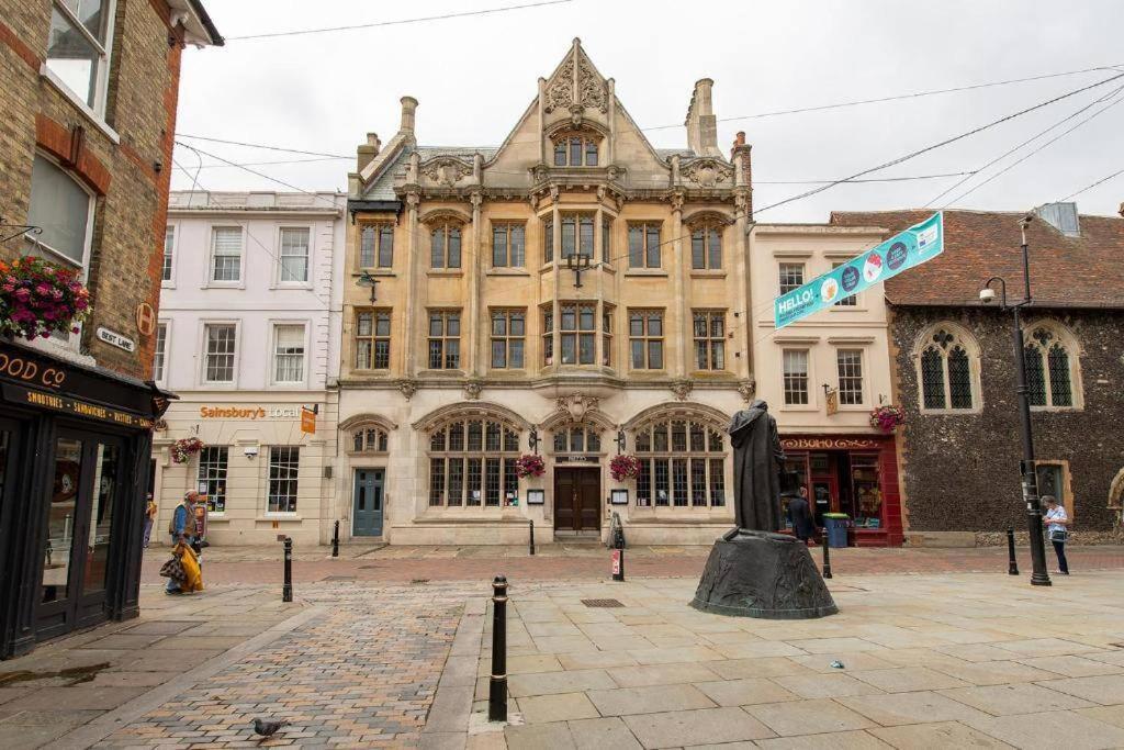 The Most Central Apartment In Canterbury Stunning Interiors, Fully Equipped, City Views And Free Wifi! Bagian luar foto