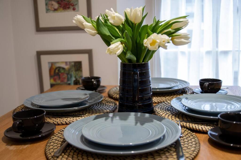 The Most Central Apartment In Canterbury Stunning Interiors, Fully Equipped, City Views And Free Wifi! Bagian luar foto