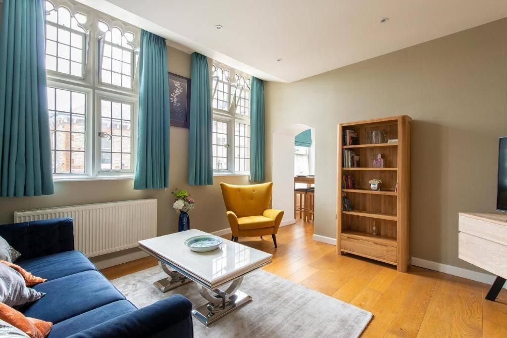 The Most Central Apartment In Canterbury Stunning Interiors, Fully Equipped, City Views And Free Wifi! Bagian luar foto