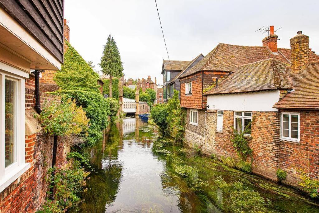 The Most Central Apartment In Canterbury Stunning Interiors, Fully Equipped, City Views And Free Wifi! Bagian luar foto