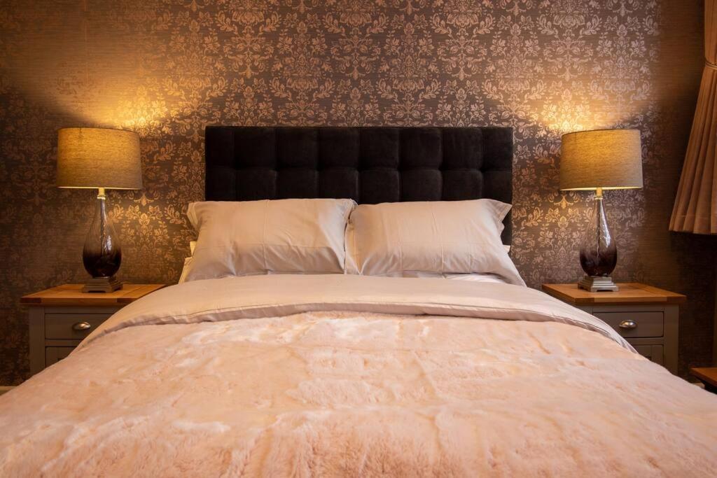 The Most Central Apartment In Canterbury Stunning Interiors, Fully Equipped, City Views And Free Wifi! Bagian luar foto
