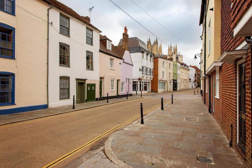 The Most Central Apartment In Canterbury Stunning Interiors, Fully Equipped, City Views And Free Wifi! Bagian luar foto