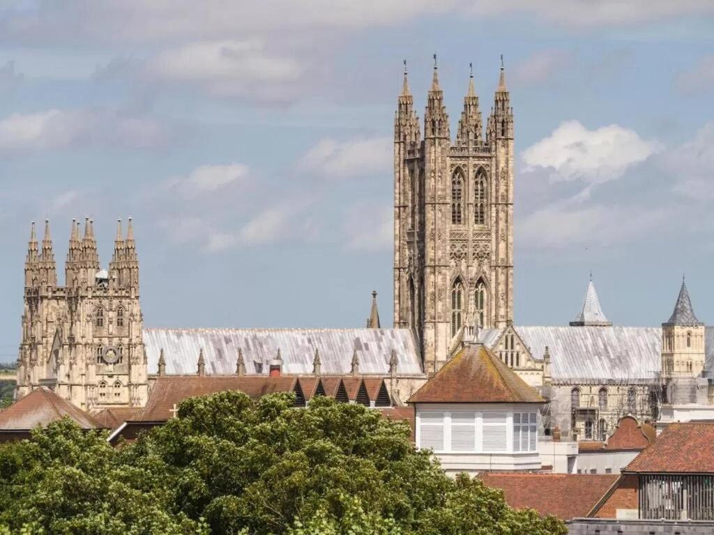 The Most Central Apartment In Canterbury Stunning Interiors, Fully Equipped, City Views And Free Wifi! Bagian luar foto
