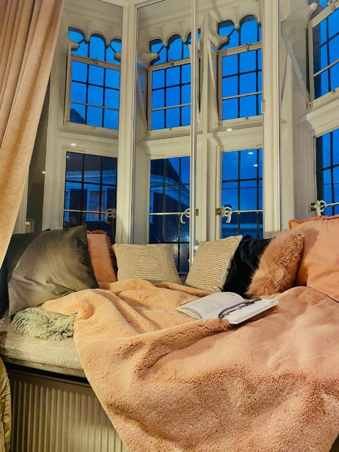 The Most Central Apartment In Canterbury Stunning Interiors, Fully Equipped, City Views And Free Wifi! Bagian luar foto