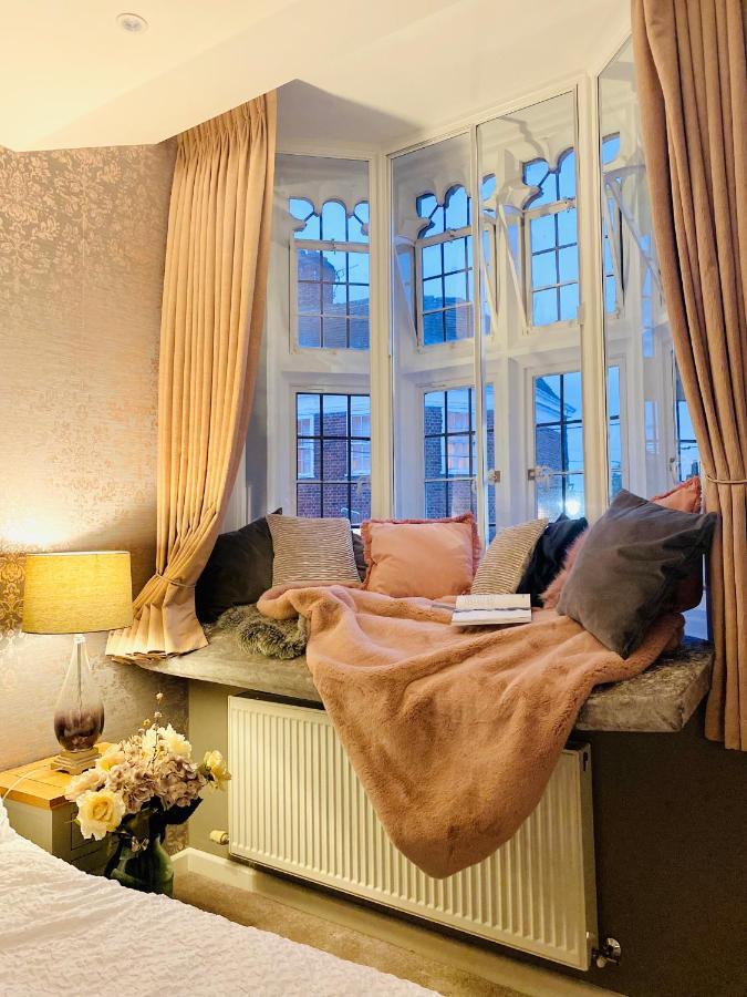 The Most Central Apartment In Canterbury Stunning Interiors, Fully Equipped, City Views And Free Wifi! Bagian luar foto