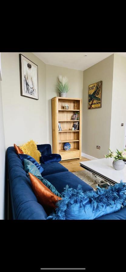 The Most Central Apartment In Canterbury Stunning Interiors, Fully Equipped, City Views And Free Wifi! Bagian luar foto